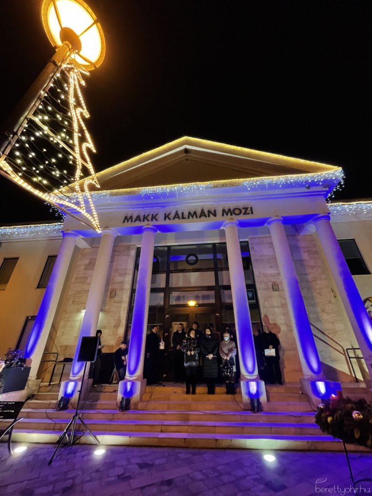 Fellobbant a szeretet lángja 44